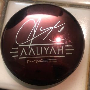 MAC Aaliyah BABY GIRL BRONZING POWDER
